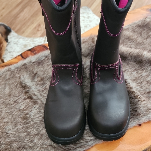 Avengers Brown Boots with Pink Stitching - Picture 2 of 8